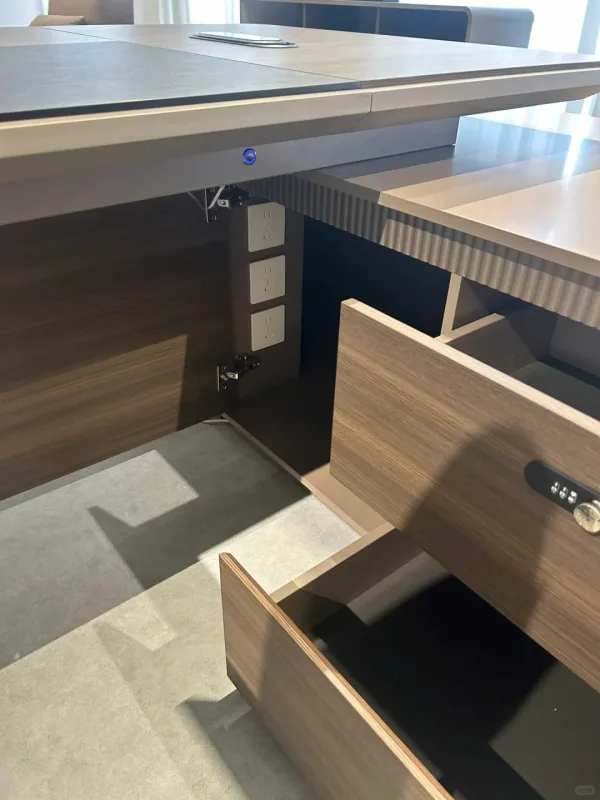 Bàn làm việc giám đốc + trưởng phòng BLVGD14
