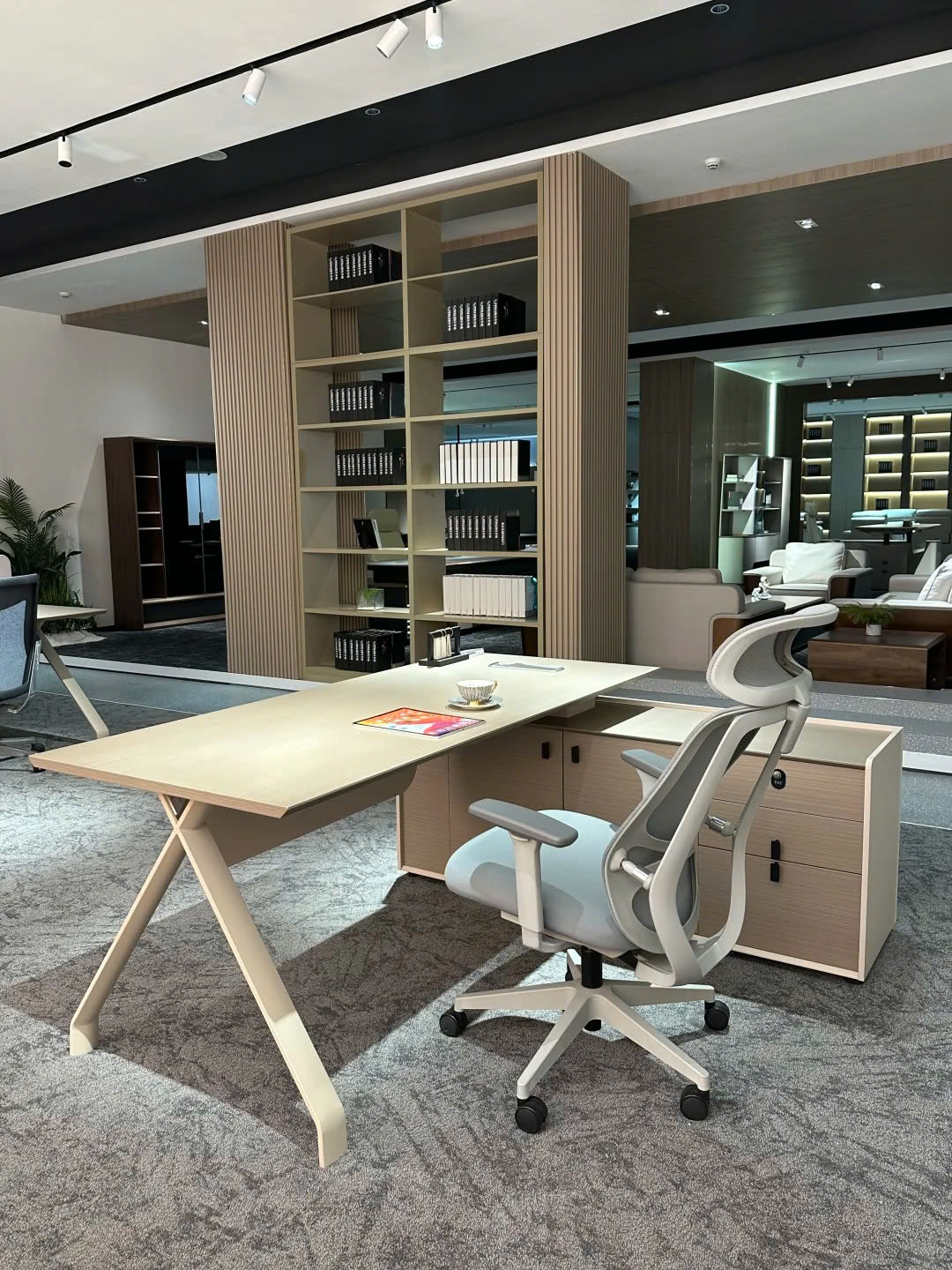 Bàn làm việc cao cấp 05