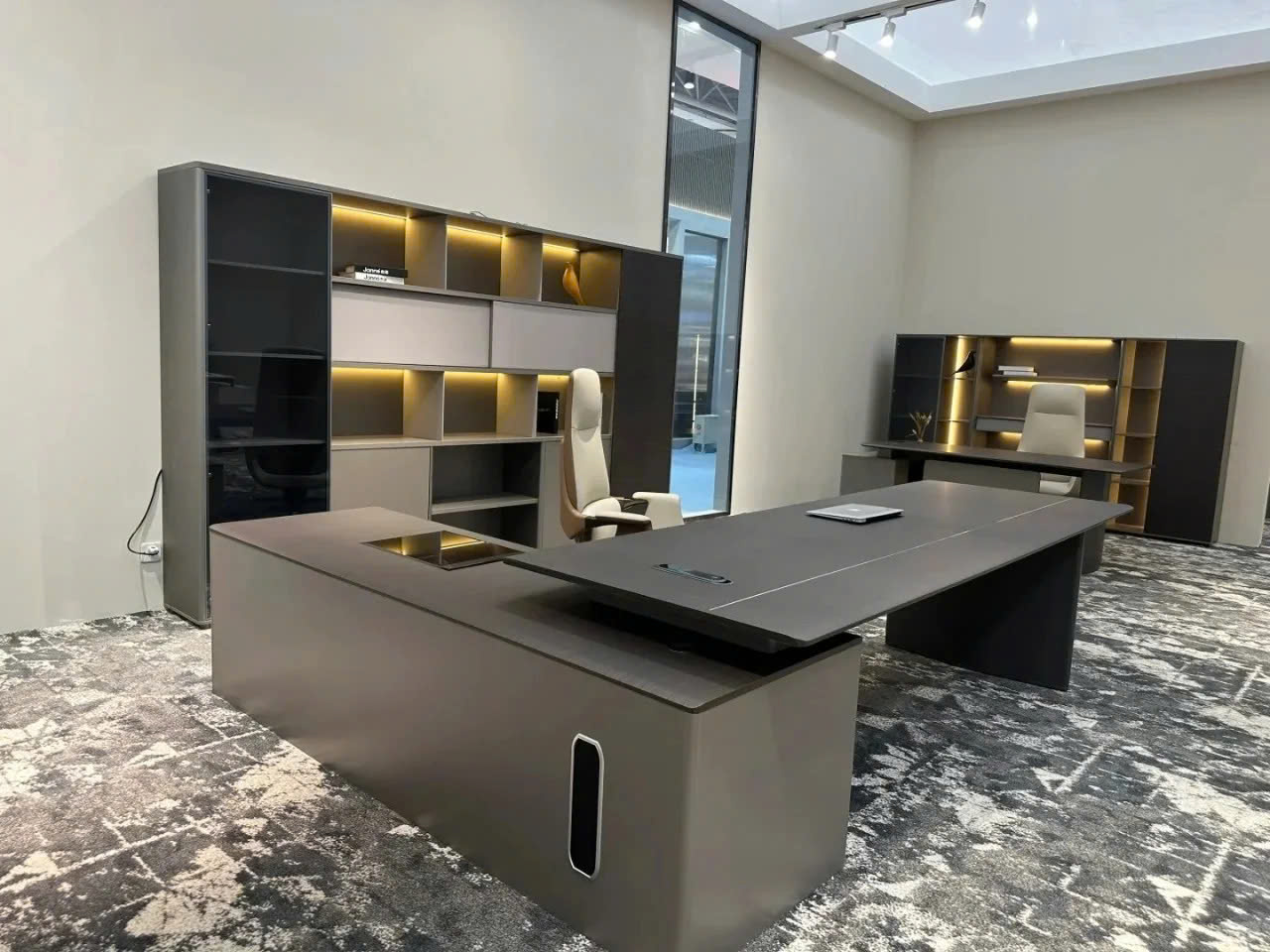 Bàn làm việc giám đốc + trưởng phòng BLVGD29